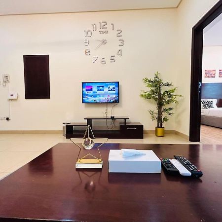 Modern One Bedroom In Juffair Manama Exterior photo